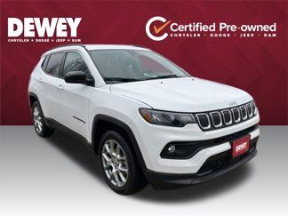 Used 2022 Jeep Compass Latitude image 1