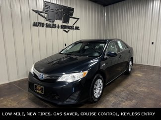 Used 2012 Toyota Camry LE image 1