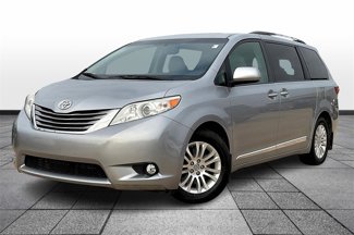 Used 2017 Toyota Sienna XLE image 1