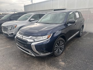 Used 2020 Mitsubishi Outlander ES image 1