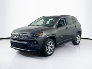 Used 2022 Jeep Compass Latitude image 1