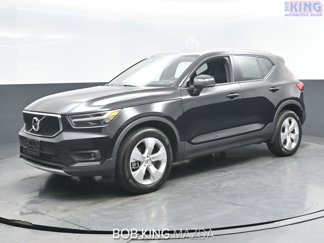 Used 2022 Volvo XC40 T4 Momentum image 1