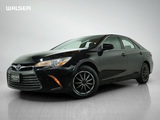 Used 2016 Toyota Camry LE image 1