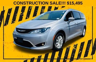 Used 2018 Chrysler Pacifica Touring-L image 1