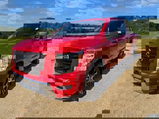 Used 2021 Nissan Titan SV w/ SV Convenience Package image 1
