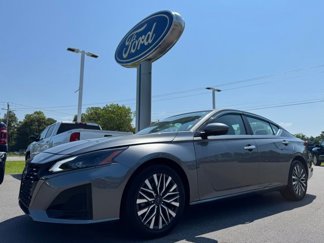 Used 2023 Nissan Altima 2.5 SV image 1