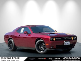 Used 2019 Dodge Challenger SXT image 1