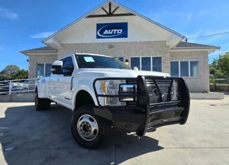 Used 2017 Ford F350 Lariat image 1