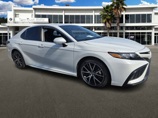 Used 2023 Toyota Camry SE image 1