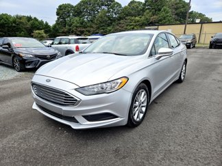 Used 2017 Ford Fusion SE image 1