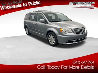 Used 2014 Chrysler Town & Country Touring image 1