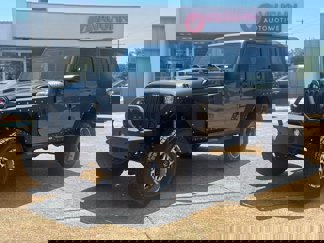 Used 2017 Jeep Wrangler Unlimited Rubicon w/ Connectivity Group image 1
