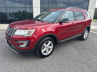 Used 2017 Ford Explorer XLT image 1