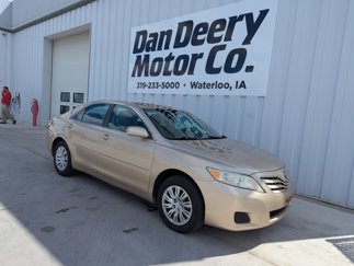 Used 2010 Toyota Camry LE image 1