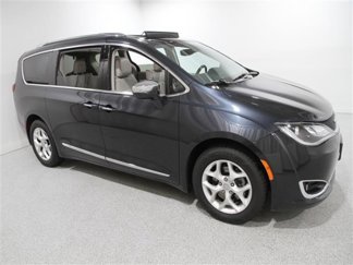 Used 2020 Chrysler Pacifica Limited image 1