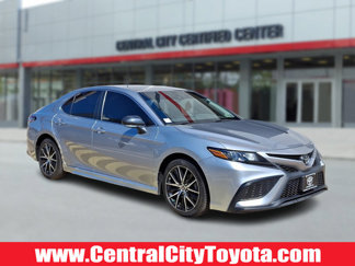 Used 2022 Toyota Camry SE image 1