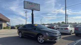 Used 2016 Chrysler 200 Limited w/ Convenience Group image 1