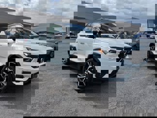 Certified 2022 Volvo XC40 T5 R-Design w/ Climate Package image 1
