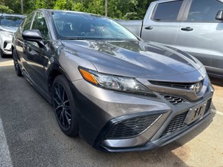 Used 2021 Toyota Camry SE image 1
