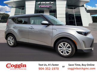 Used 2023 Kia Soul LX image 1