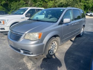 Used 2014 Chrysler Town & Country Touring image 1