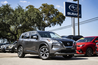 Used 2023 Nissan Rogue SV image 1