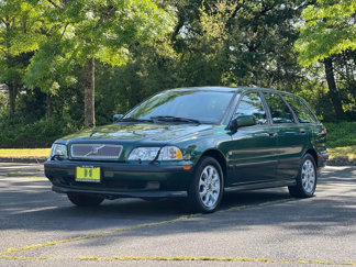 Used 2000 Volvo V40 image 1
