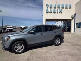 Used 2024 GMC Terrain SLE image 1