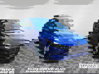 Certified 2023 Hyundai Elantra SE image 1