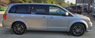 Used 2018 Dodge Grand Caravan SE image 1