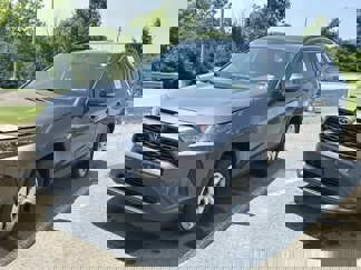 Used 2020 Toyota RAV4 LE image 1