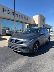 Used 2023 Volkswagen Tiguan S image 1