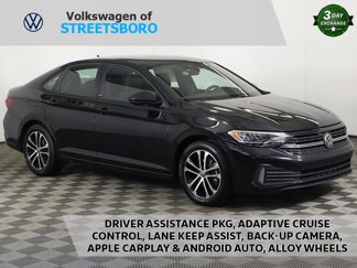 Used 2023 Volkswagen Jetta Sport image 1