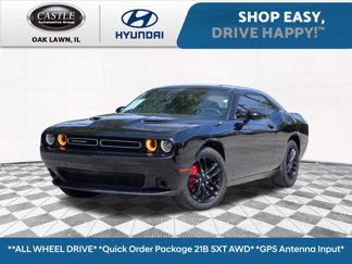 Used 2019 Dodge Challenger SXT image 1