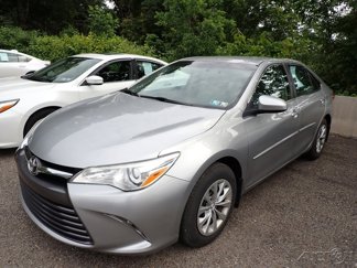 Used 2016 Toyota Camry LE image 1