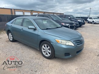 Used 2010 Toyota Camry LE image 1