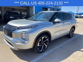 Used 2024 Mitsubishi Outlander SE image 1