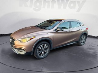 Used 2017 INFINITI QX30 Premium image 1