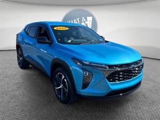 Certified 2025 Chevrolet Trax RS w/ Driver Confidence Package image 1