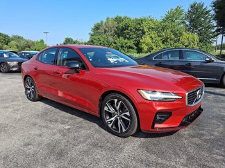 Used 2019 Volvo S60 T6 R-Design image 1