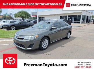 Used 2014 Toyota Camry LE image 1