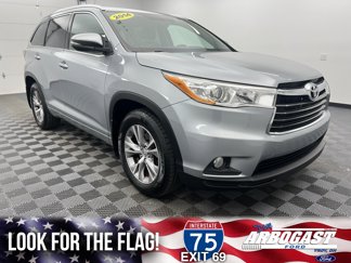 Used 2014 Toyota Highlander XLE image 1