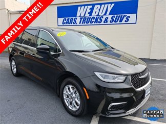 Used 2023 Chrysler Pacifica Touring-L image 1