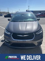 Used 2022 Chrysler Pacifica Touring-L image 1