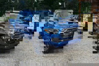 Used 2017 Toyota Tacoma SR5 image 1