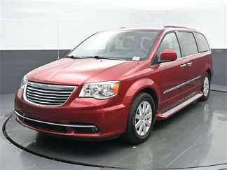 Used 2016 Chrysler Town & Country Touring w/ Driver Convenience Group image 1