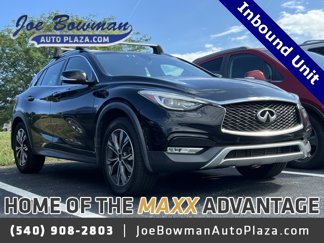 Used 2017 INFINITI QX30 Premium image 1