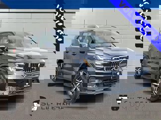 Certified 2025 Volvo XC40 B5 Core image 1