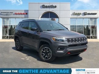 Used 2024 Jeep Compass Trailhawk w/ Trailhawk Elite Group image 1