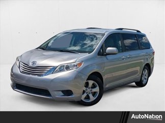 Used 2017 Toyota Sienna LE image 1